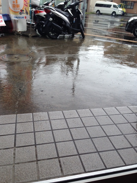 雨・・・(・_・;)